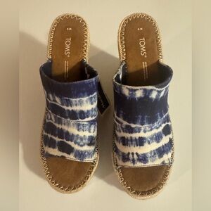 TOMS Women's Navy Tie-Dye Sandals